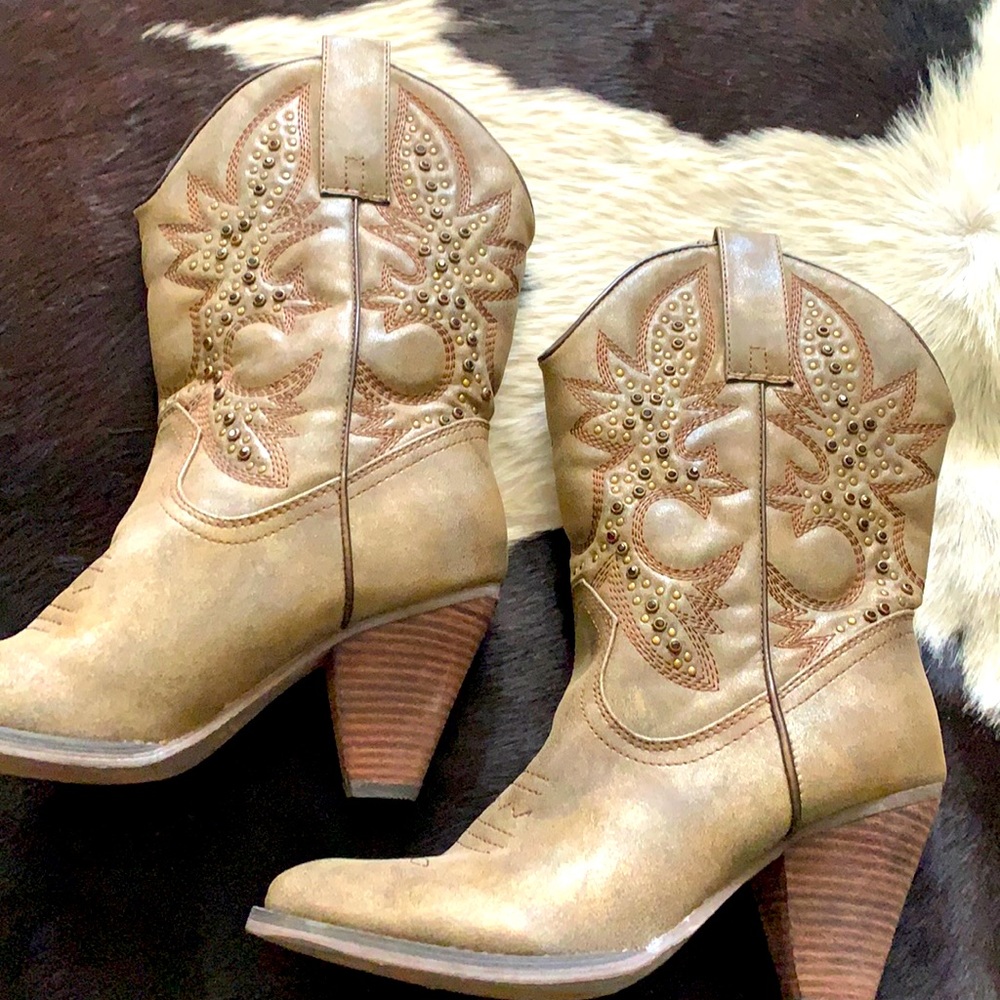 Very volatile western boot NEW no box